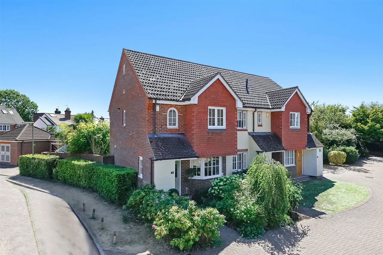 2 bed property for sale, East Road, Reigate, RH2