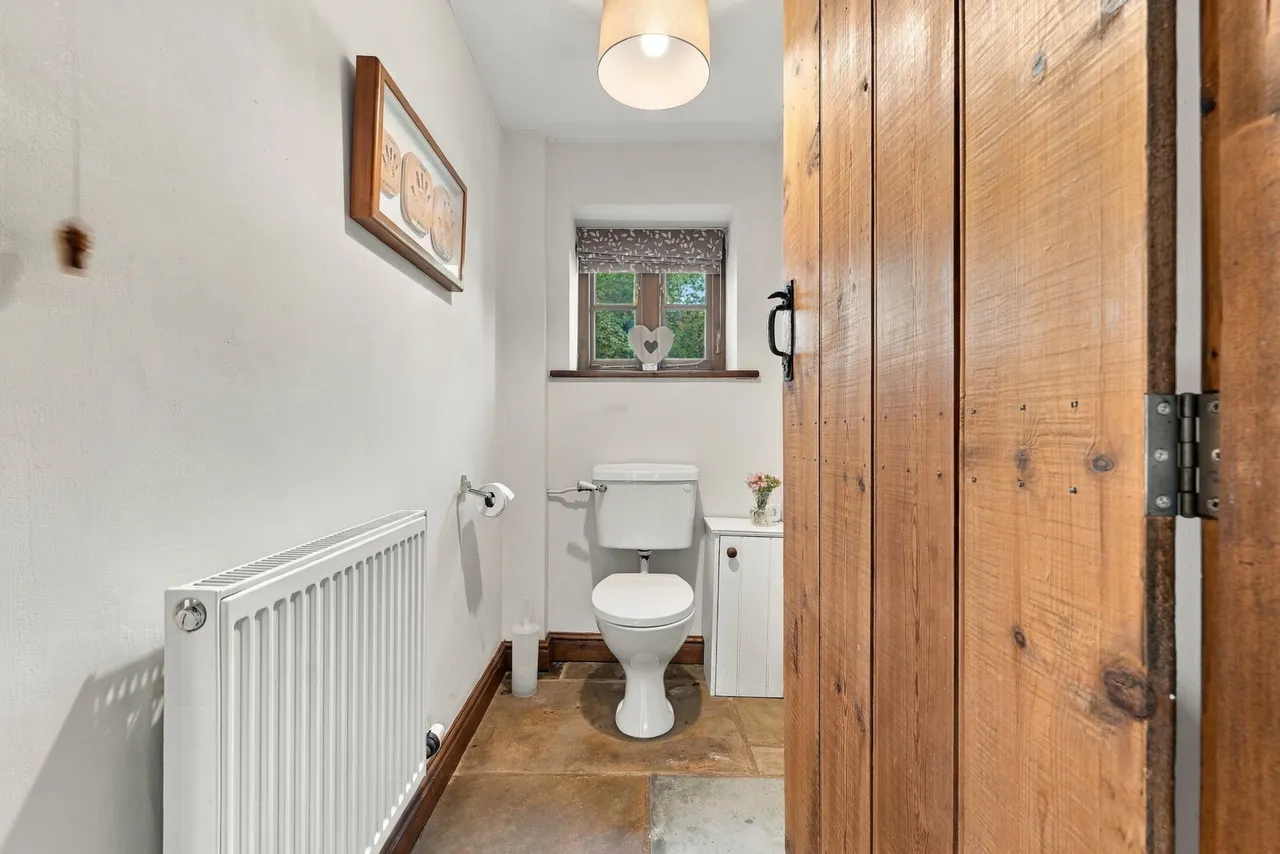 Newark, NG23, photo 22