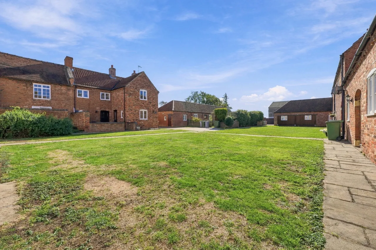 Newark, NG23, photo 52