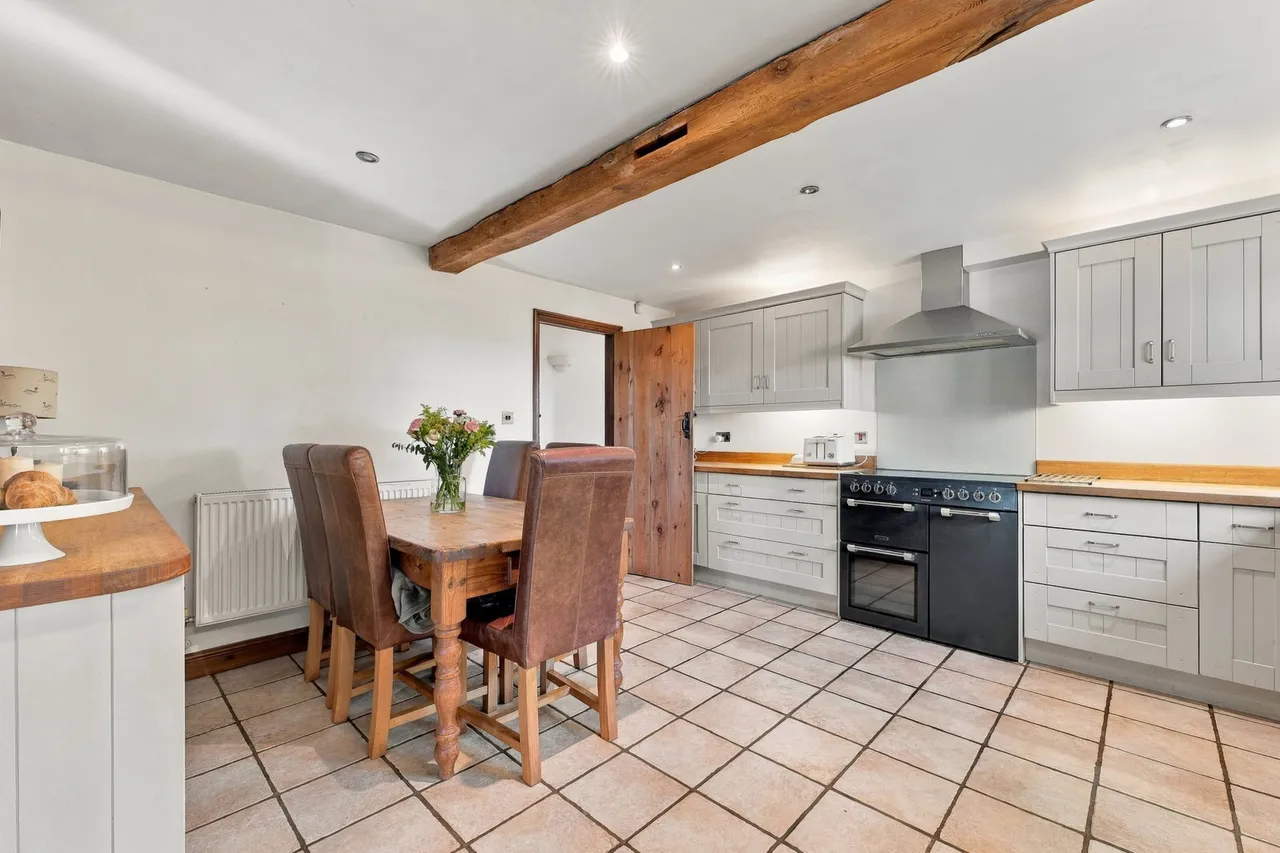 Newark, NG23, photo 15