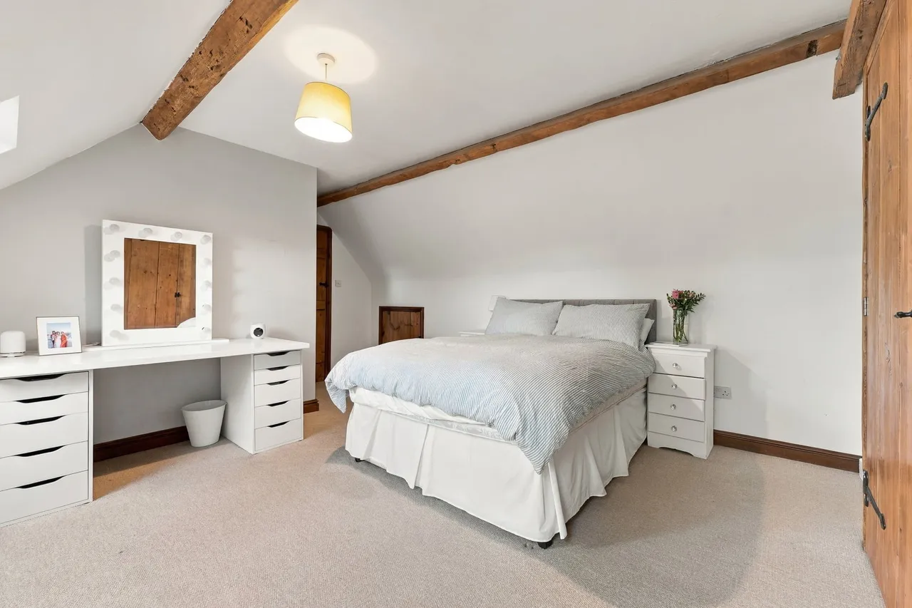 Newark, NG23, photo 30