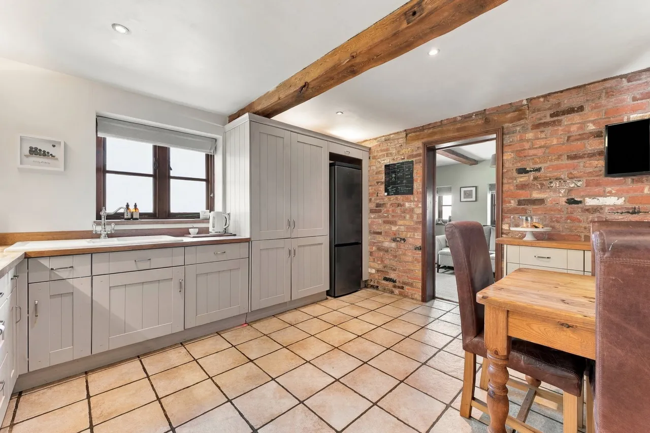Newark, NG23, photo 16