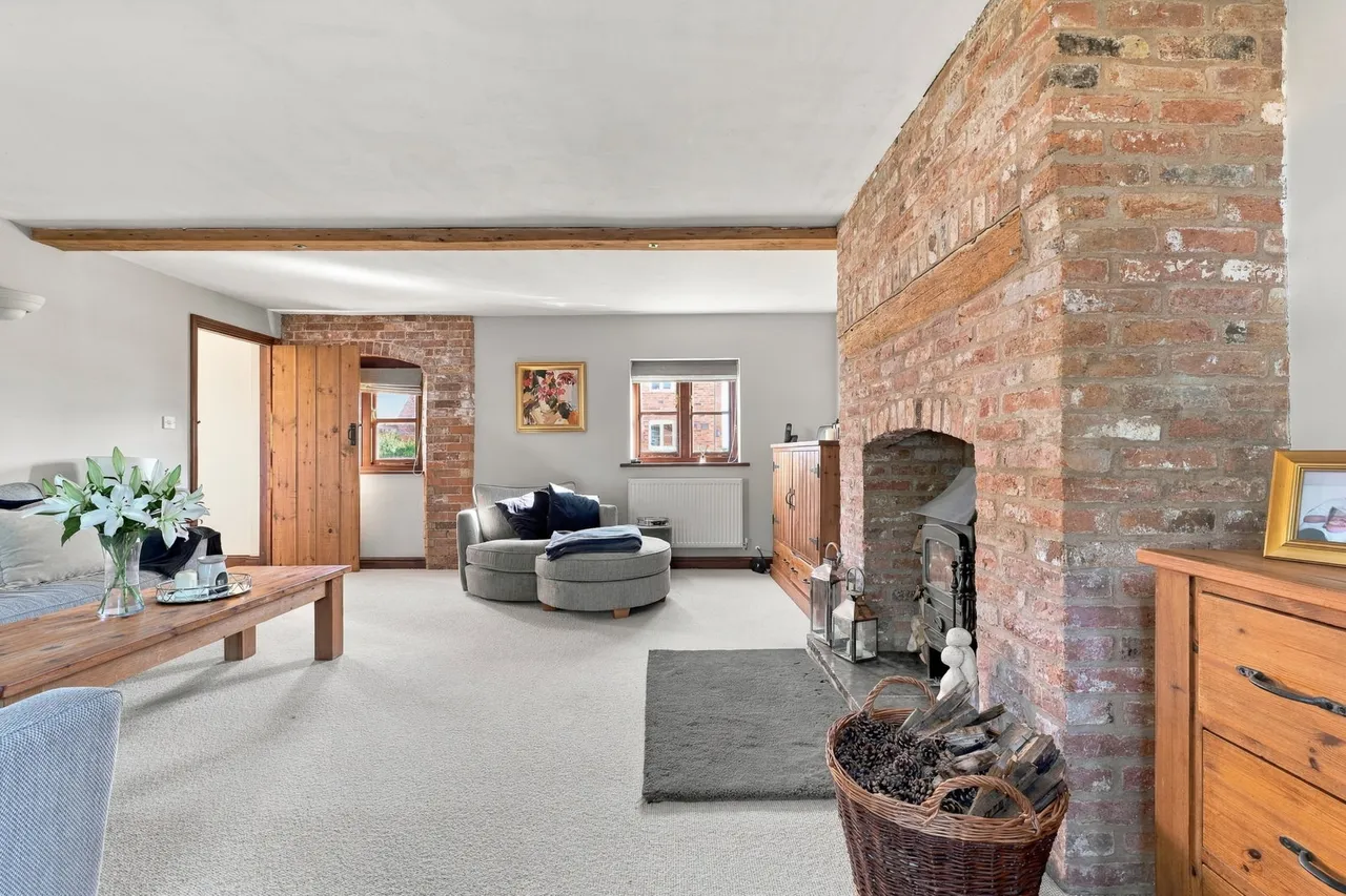 Newark, NG23, photo 13