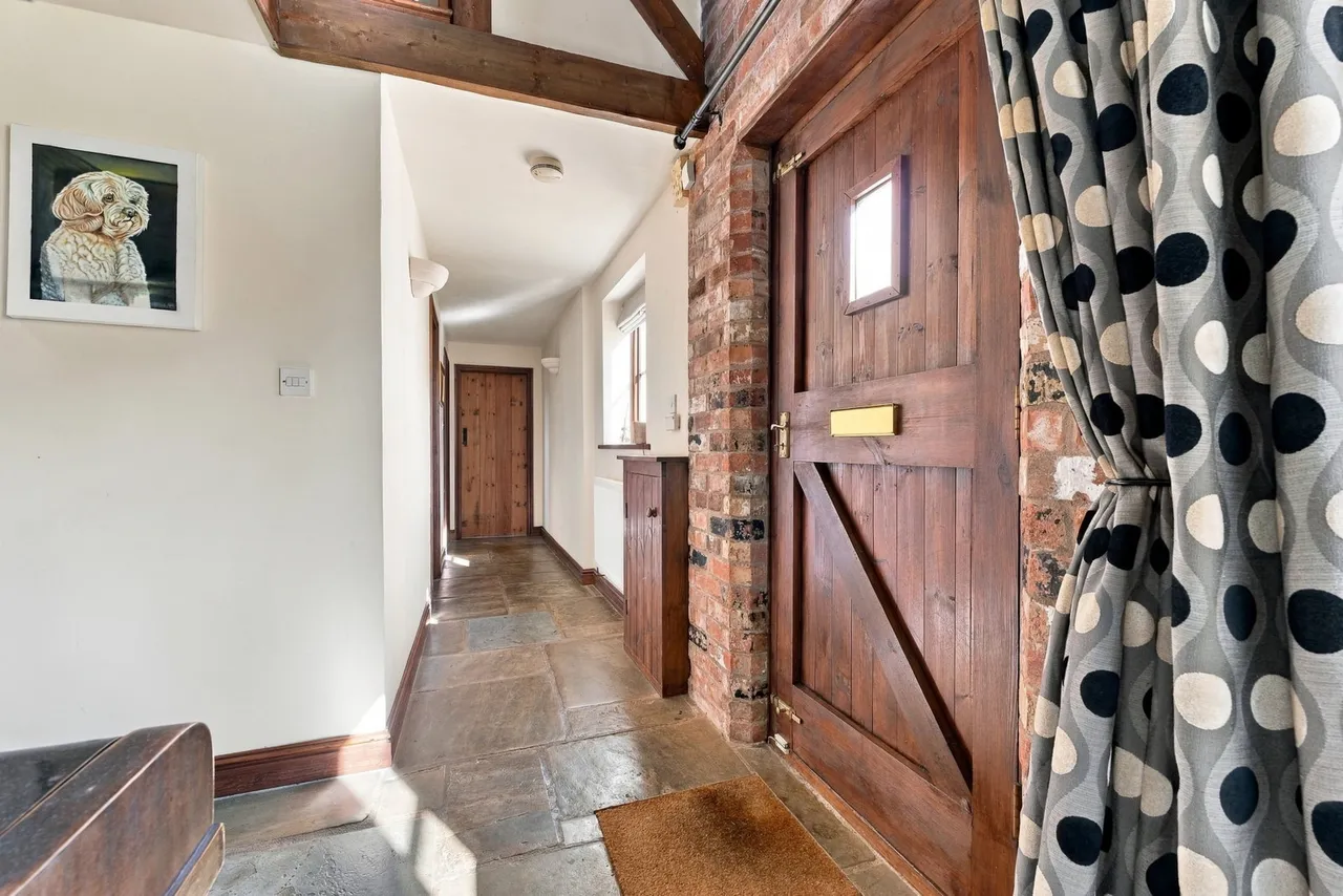 Newark, NG23, photo 6