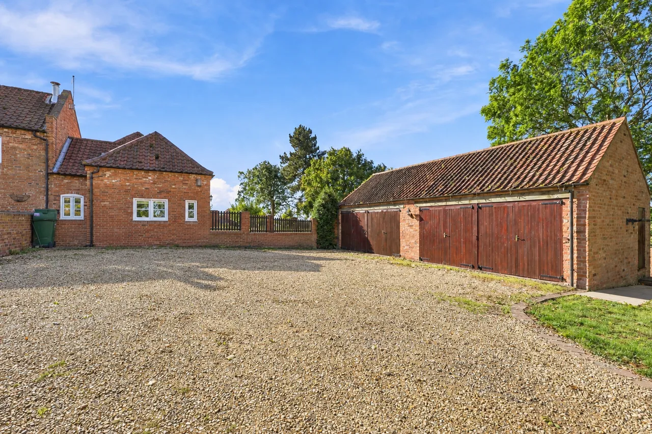 Newark, NG23, photo 55