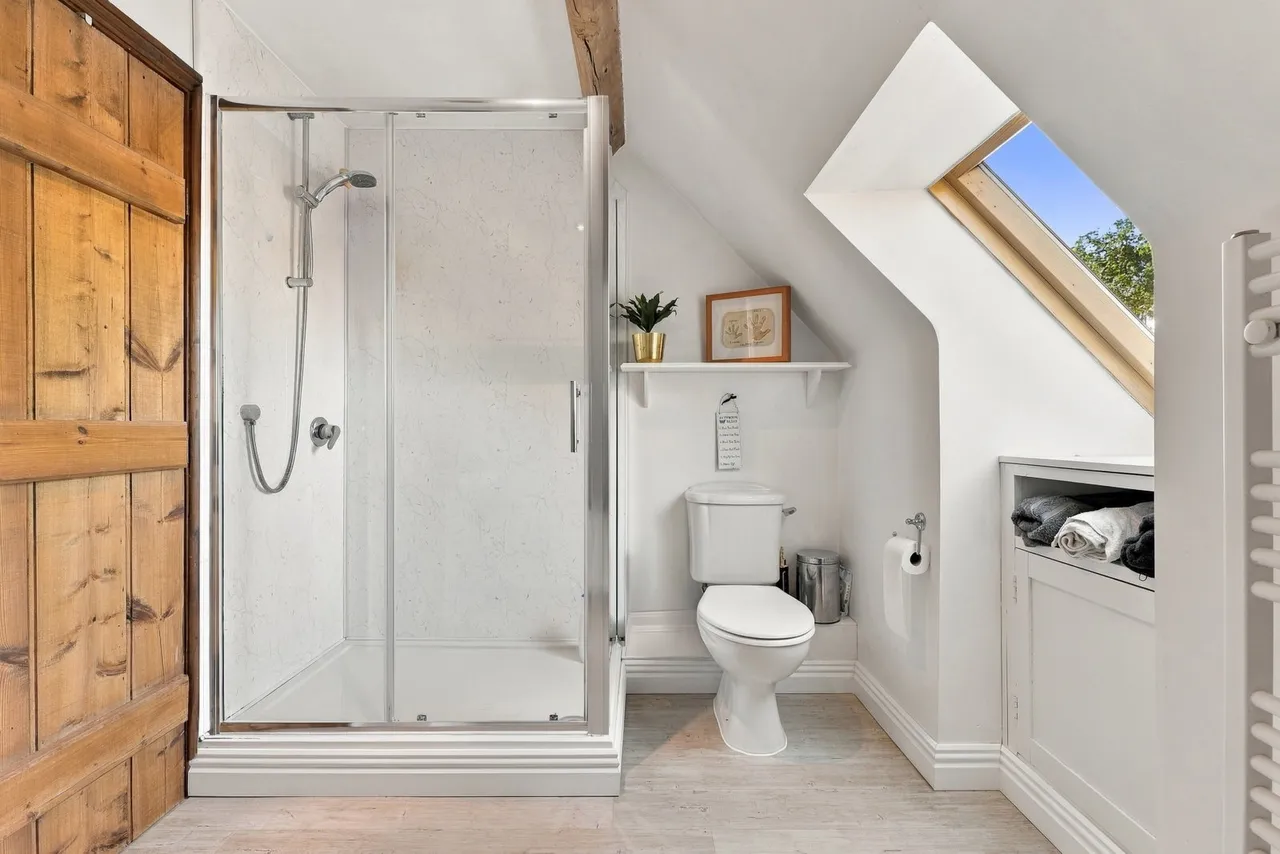 Newark, NG23, photo 38