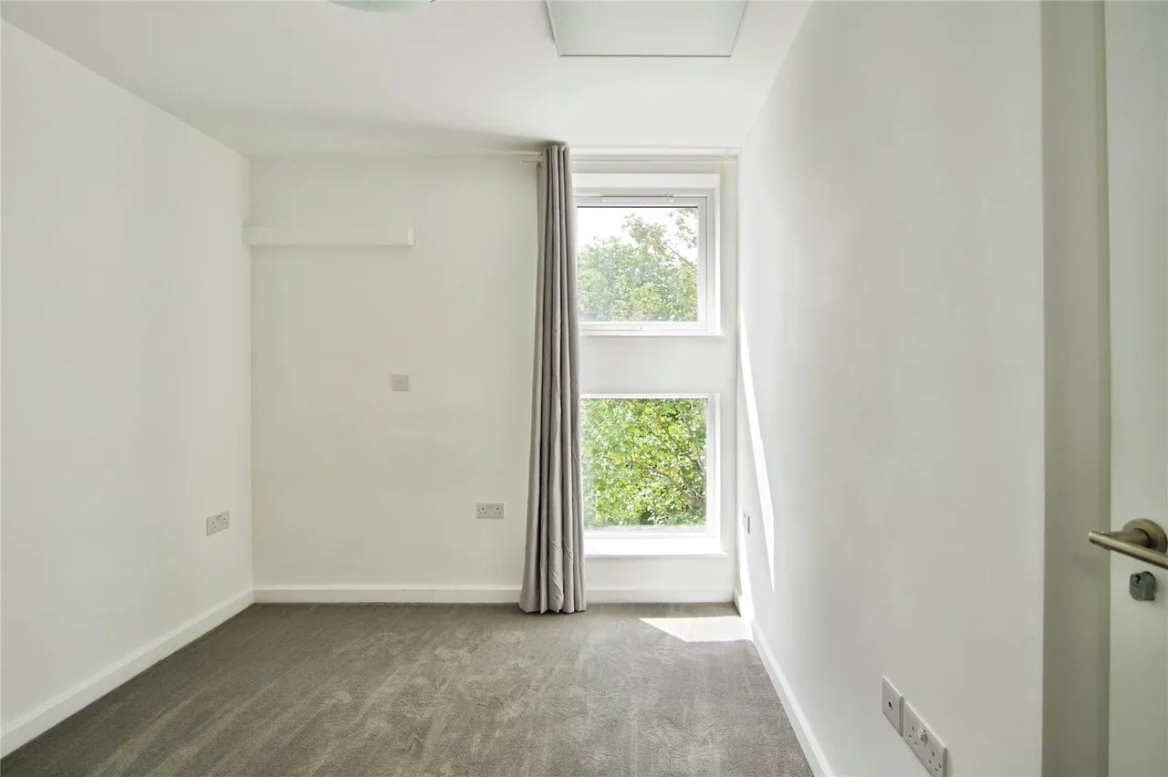 Holden Avenue, London, N12, photo 18