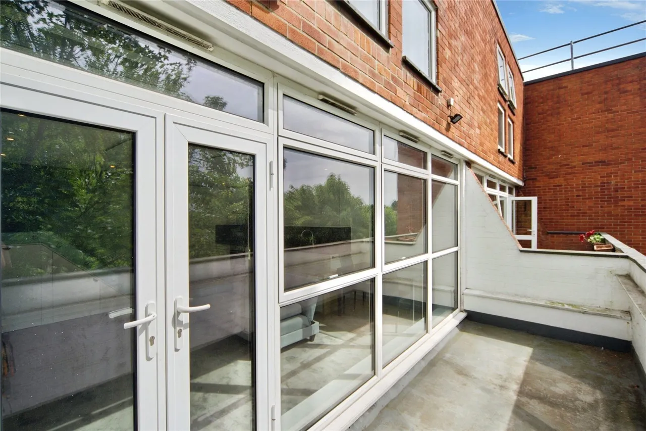 Holden Avenue, London, N12, photo 15