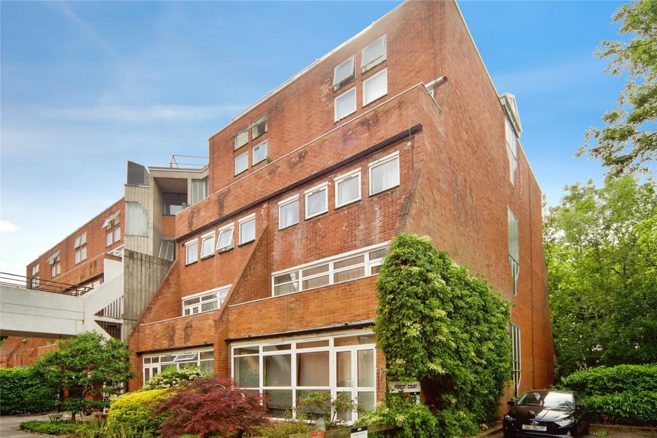 Holden Avenue, London, N12, photo 23