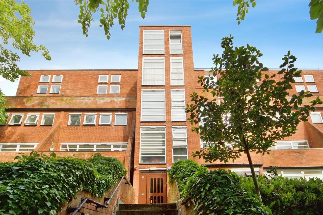 Holden Avenue, London, N12, photo 22