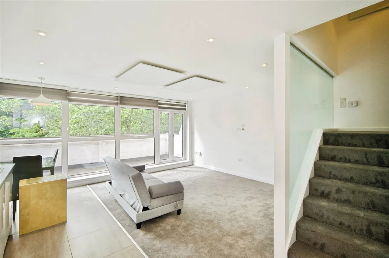 Holden Avenue, London, N12, photo 11