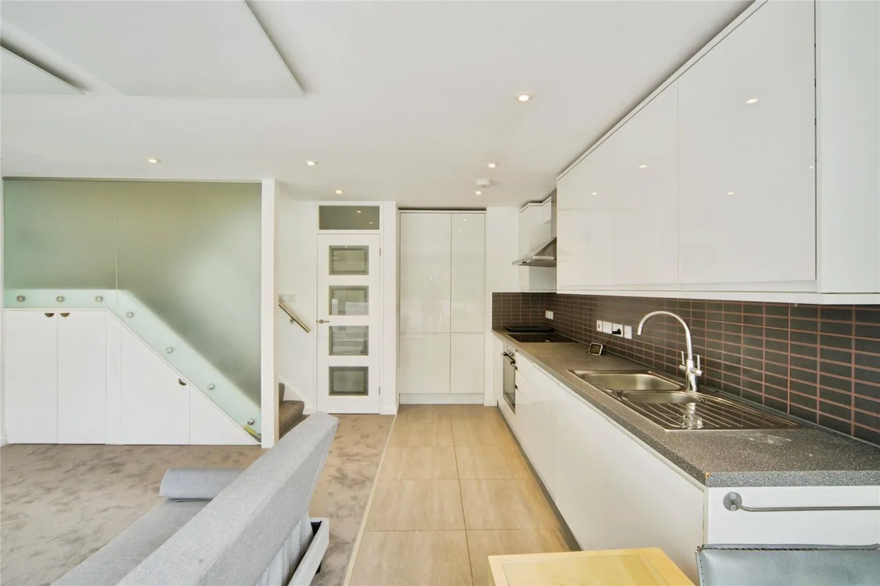 Holden Avenue, London, N12, photo 14