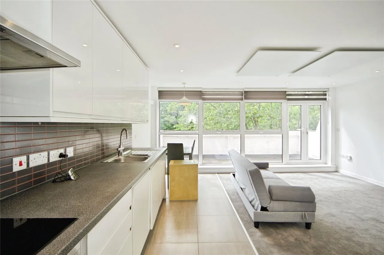 Holden Avenue, London, N12, photo 12