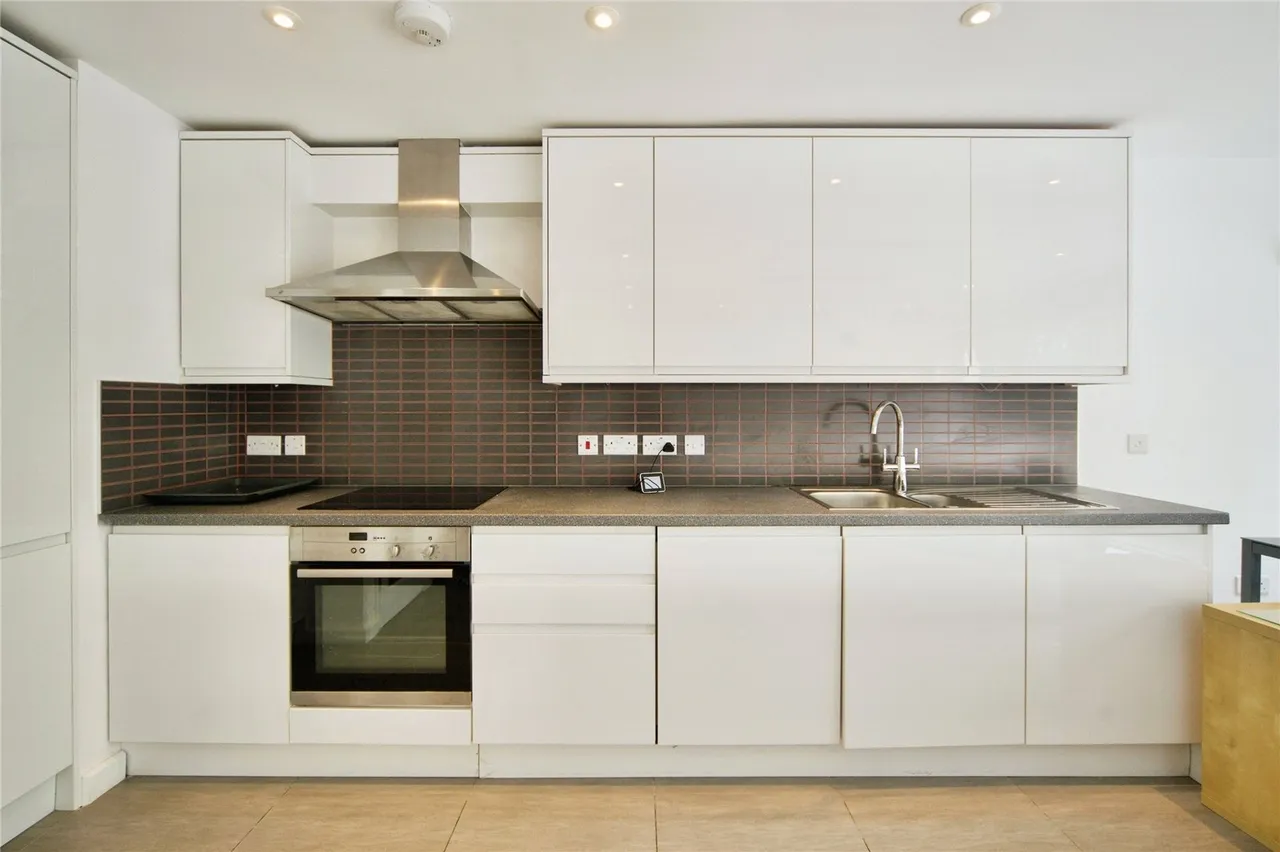 Holden Avenue, London, N12, photo 13