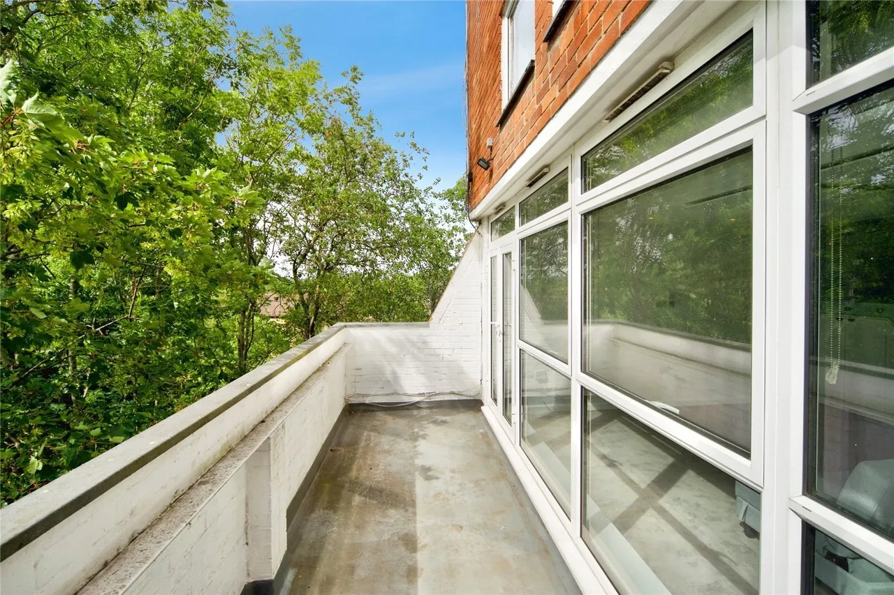 Holden Avenue, London, N12, photo 16