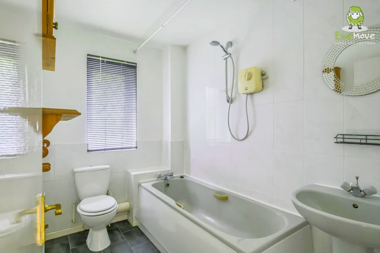 Bedroom Mid-Terrace Home, SN5, photo 12