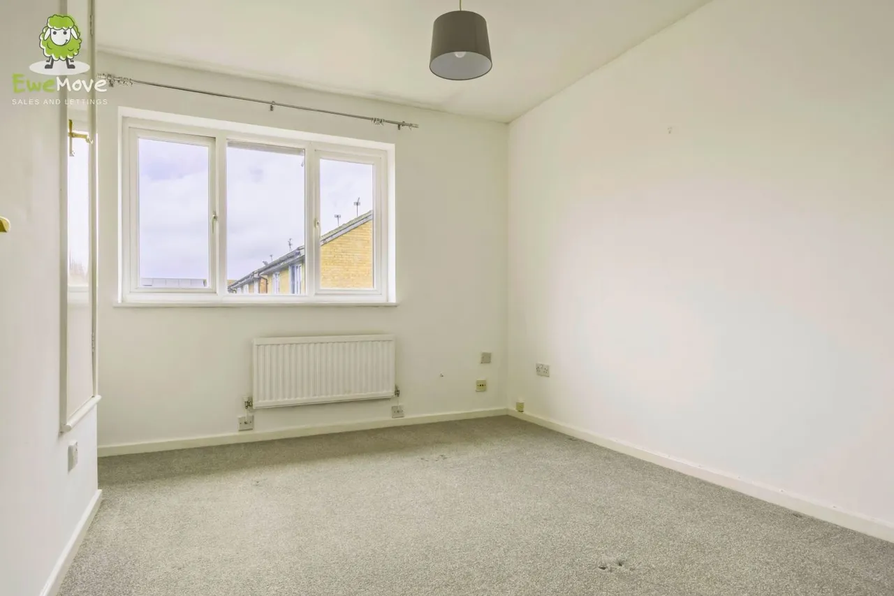 Bedroom Mid-Terrace Home, SN5, photo 9