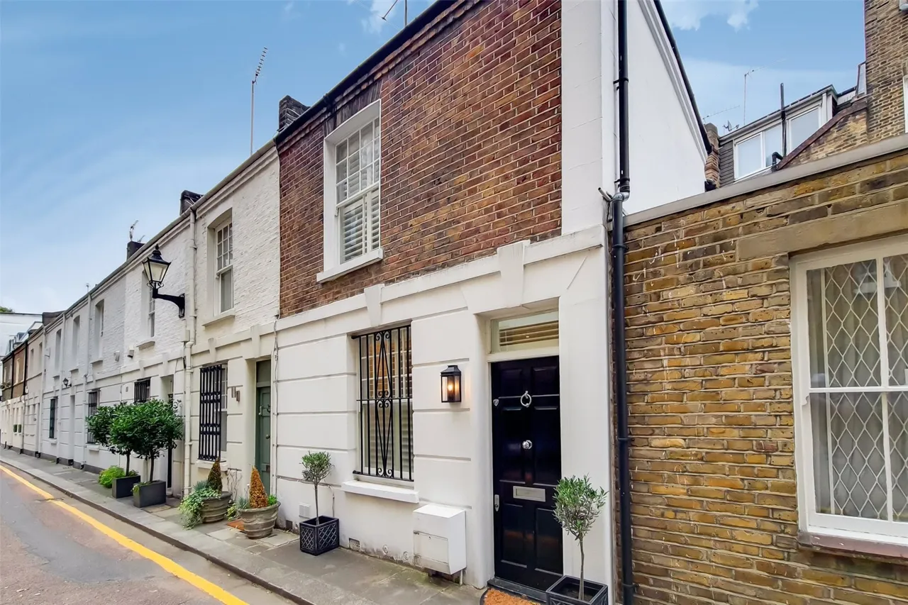 2 bed house to rent, Richards Place, London, SW3