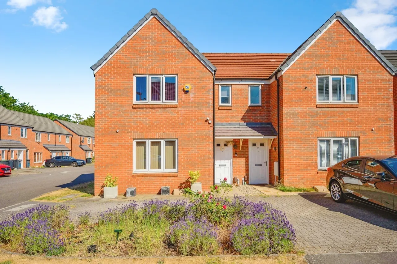 3 bed house for sale — Guardian Way, LUTON, Bedfordshire, LU1