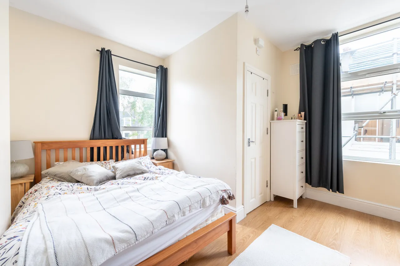 76d Tremadoc Road, London, photo 3