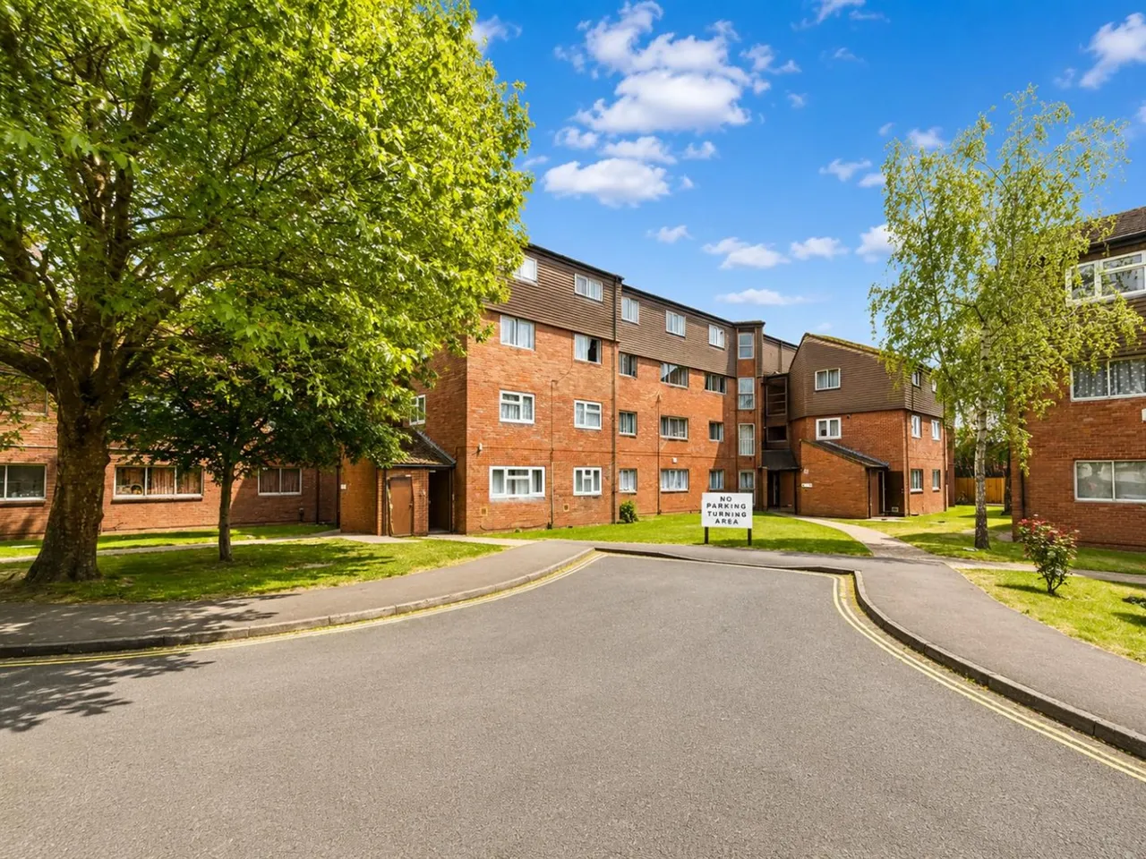2 bed flat for sale, bed Apartment For SaleCranston Close, Hounslow, TW3