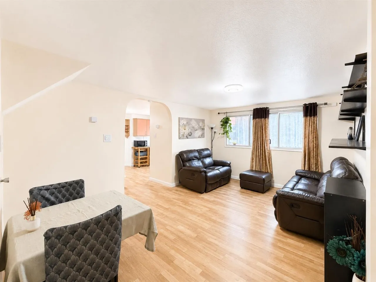 bed Apartment For SaleCranston Close, Hounslow, TW3, photo 2