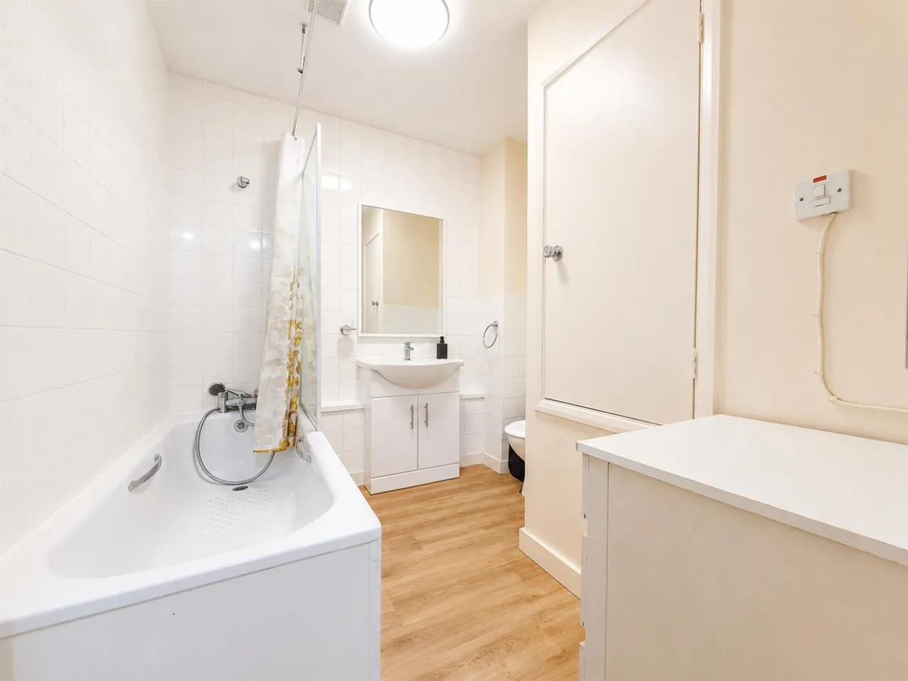 bed Apartment For SaleCranston Close, Hounslow, TW3, photo 7