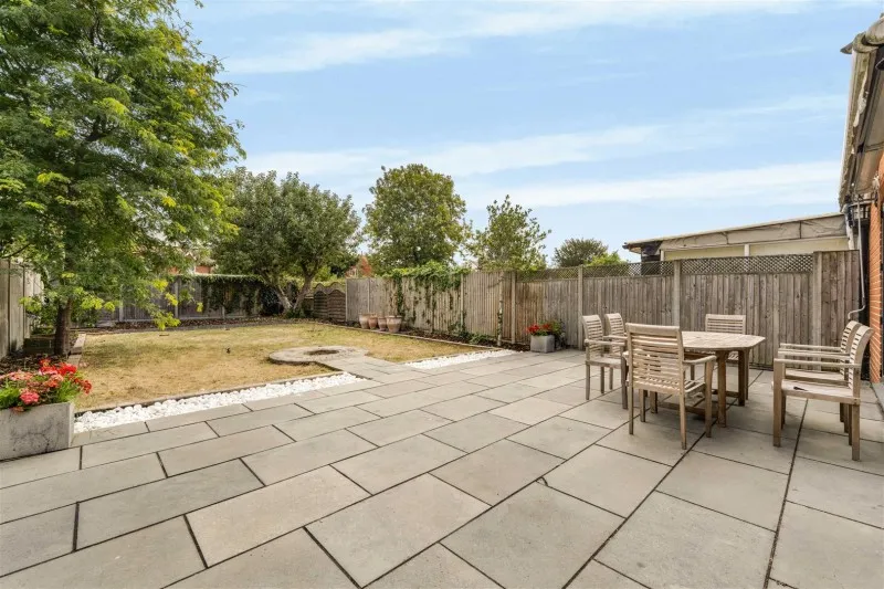 Wood Lane, Isleworth, photo 6