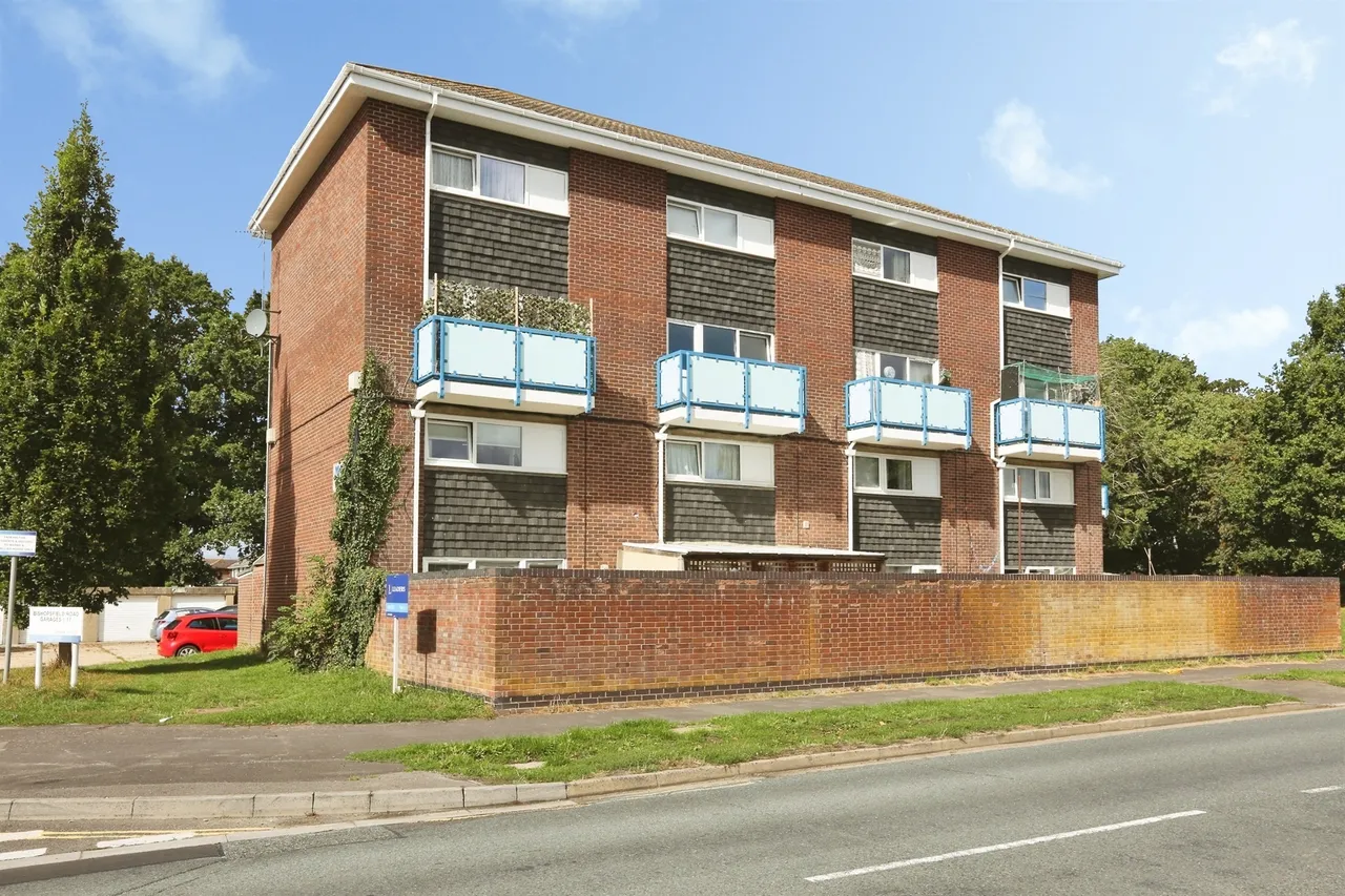 Bishopsfield Road, Fareham, photo 11