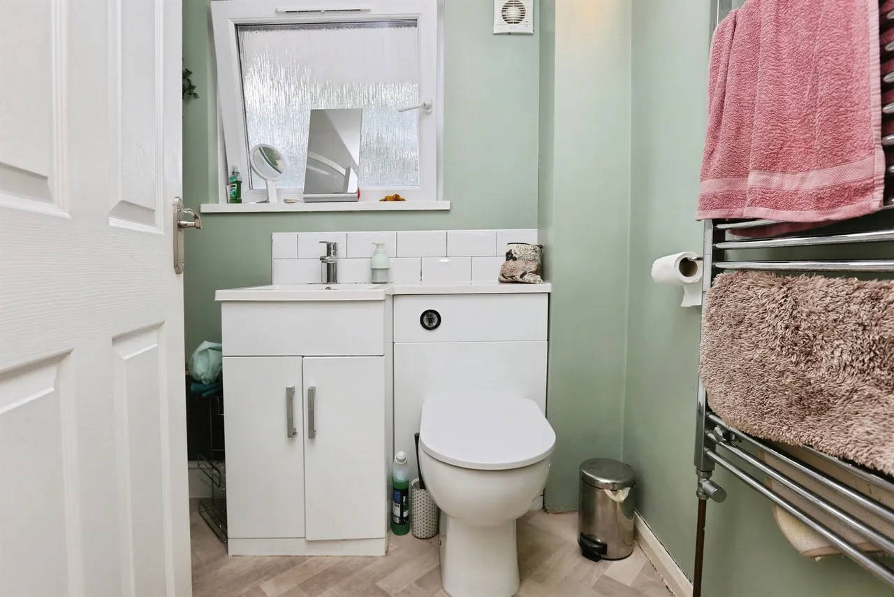 Bishopsfield Road, Fareham, photo 6