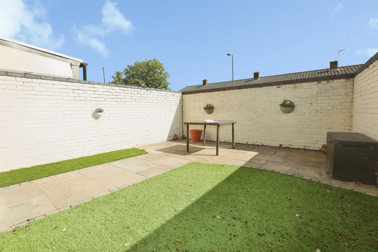 Bishopsfield Road, Fareham, photo 9