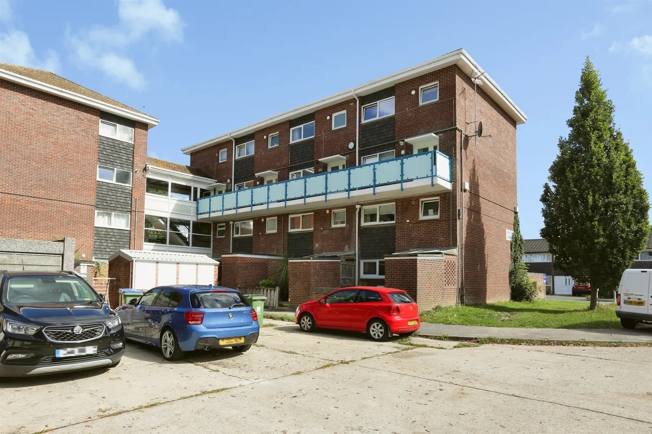 Bishopsfield Road, Fareham, photo 10