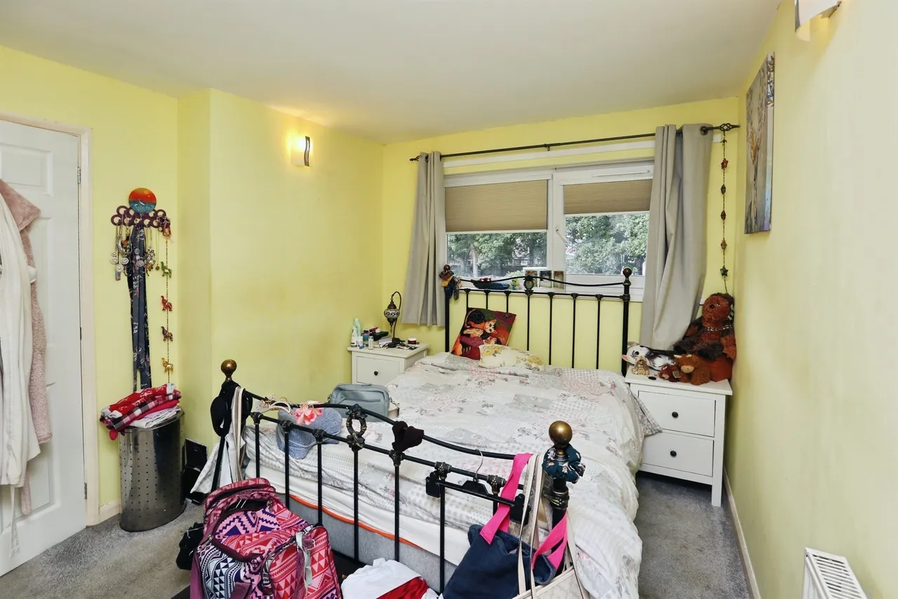 Bishopsfield Road, Fareham, photo 5