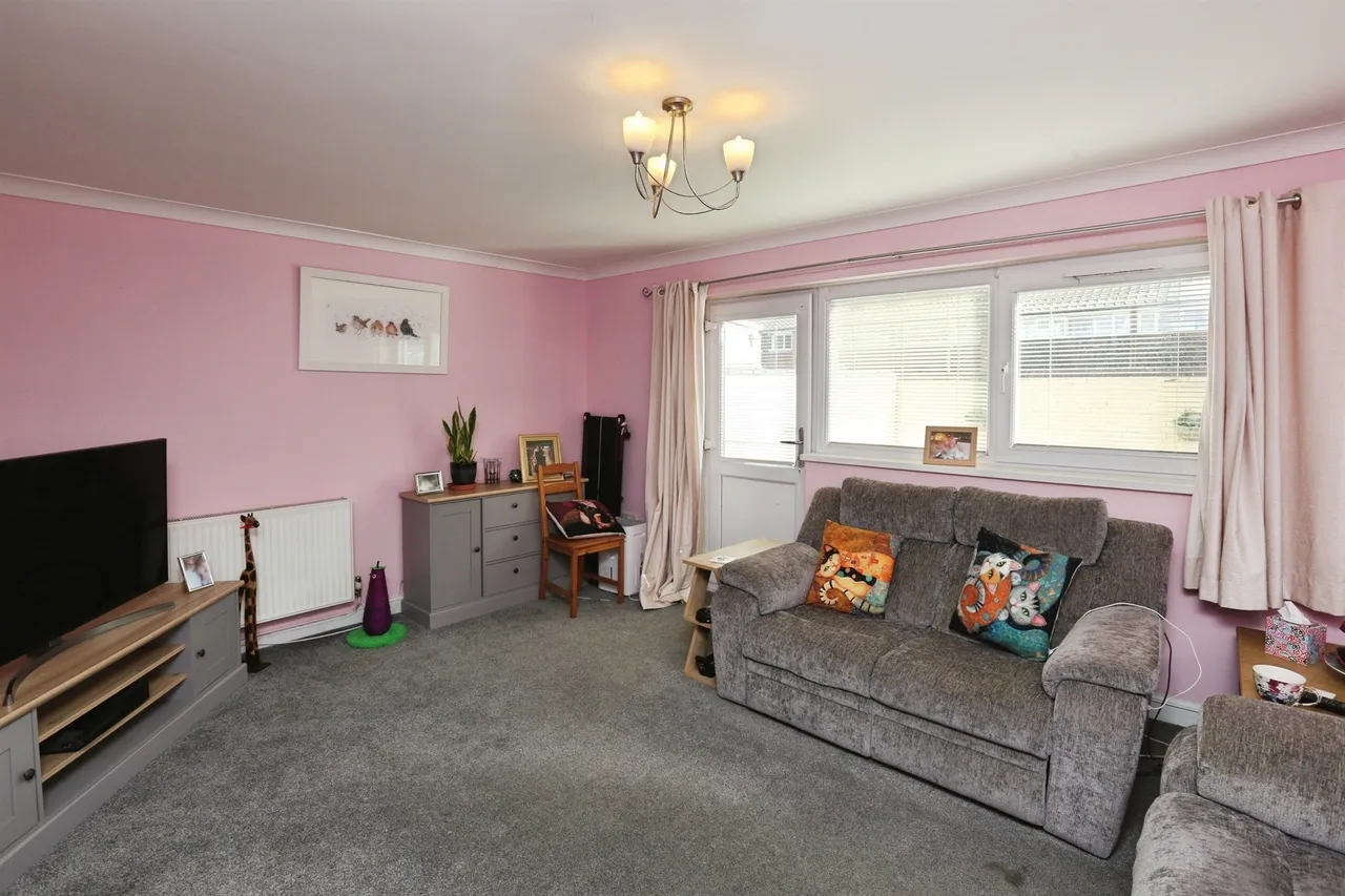 Bishopsfield Road, Fareham, photo 2