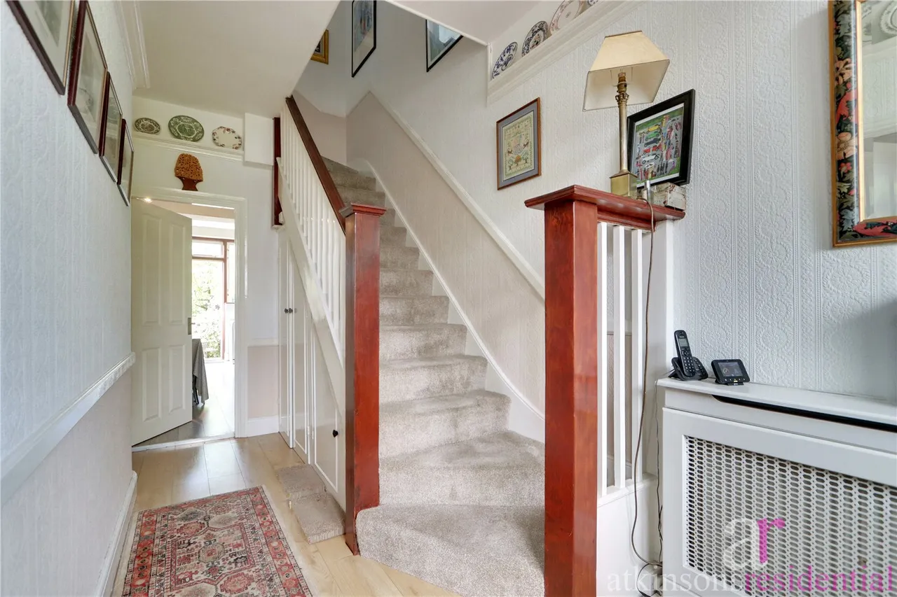 Berkeley Gardens, London, N21, photo 18