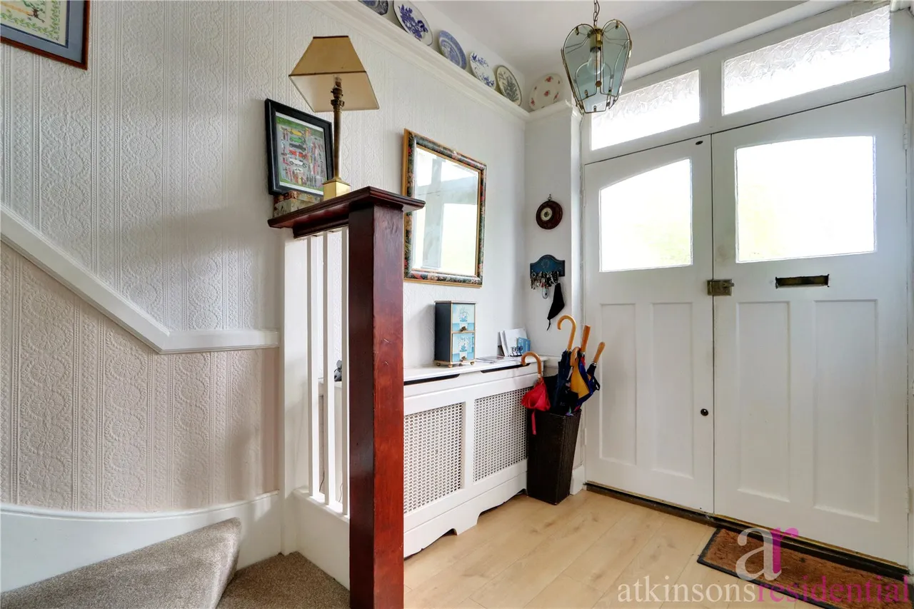 Berkeley Gardens, London, N21, photo 9