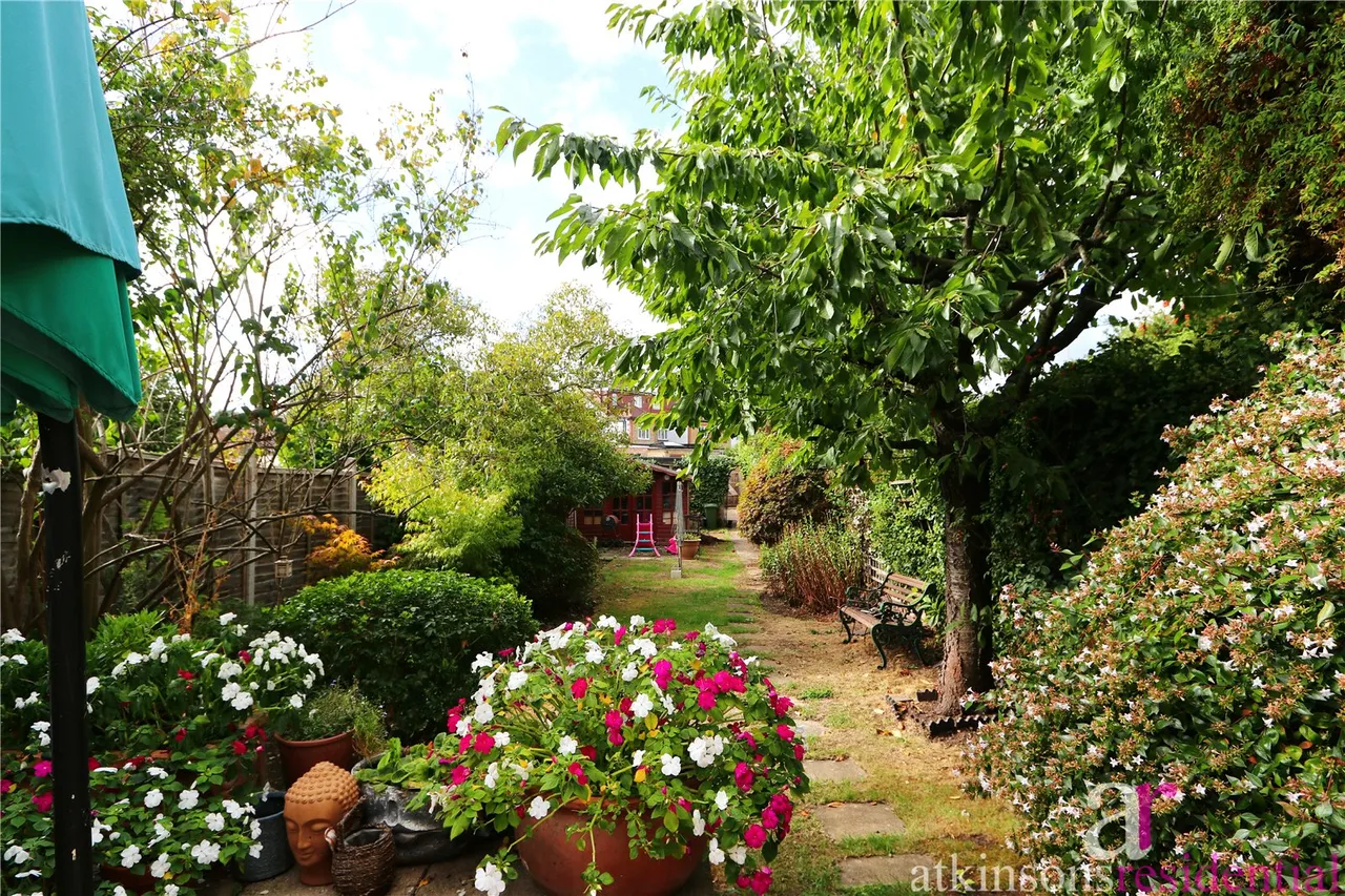 Berkeley Gardens, London, N21, photo 3