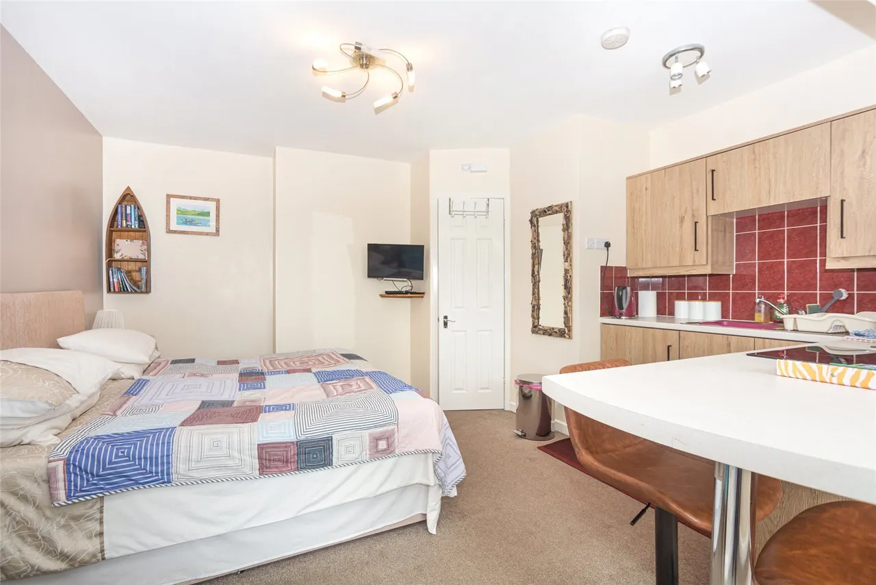 Cemaes Bay, LL67, photo 3