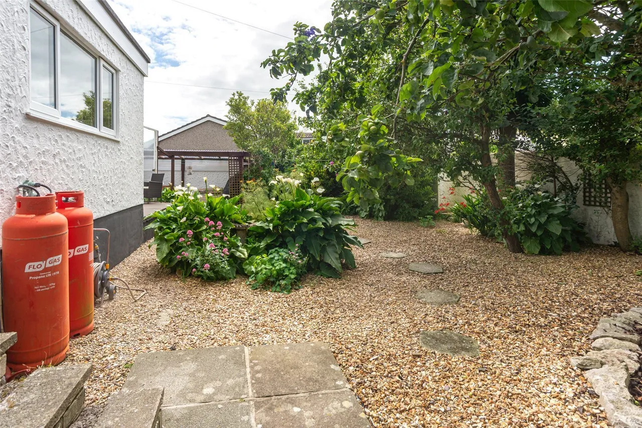 Cemaes Bay, LL67, photo 12