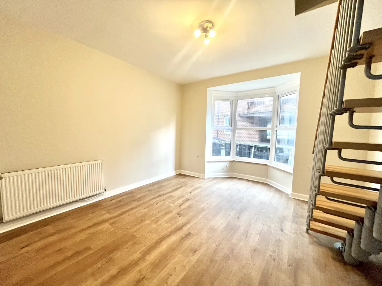 Spacious Two Bedroom Maisonette, DT4, photo 6
