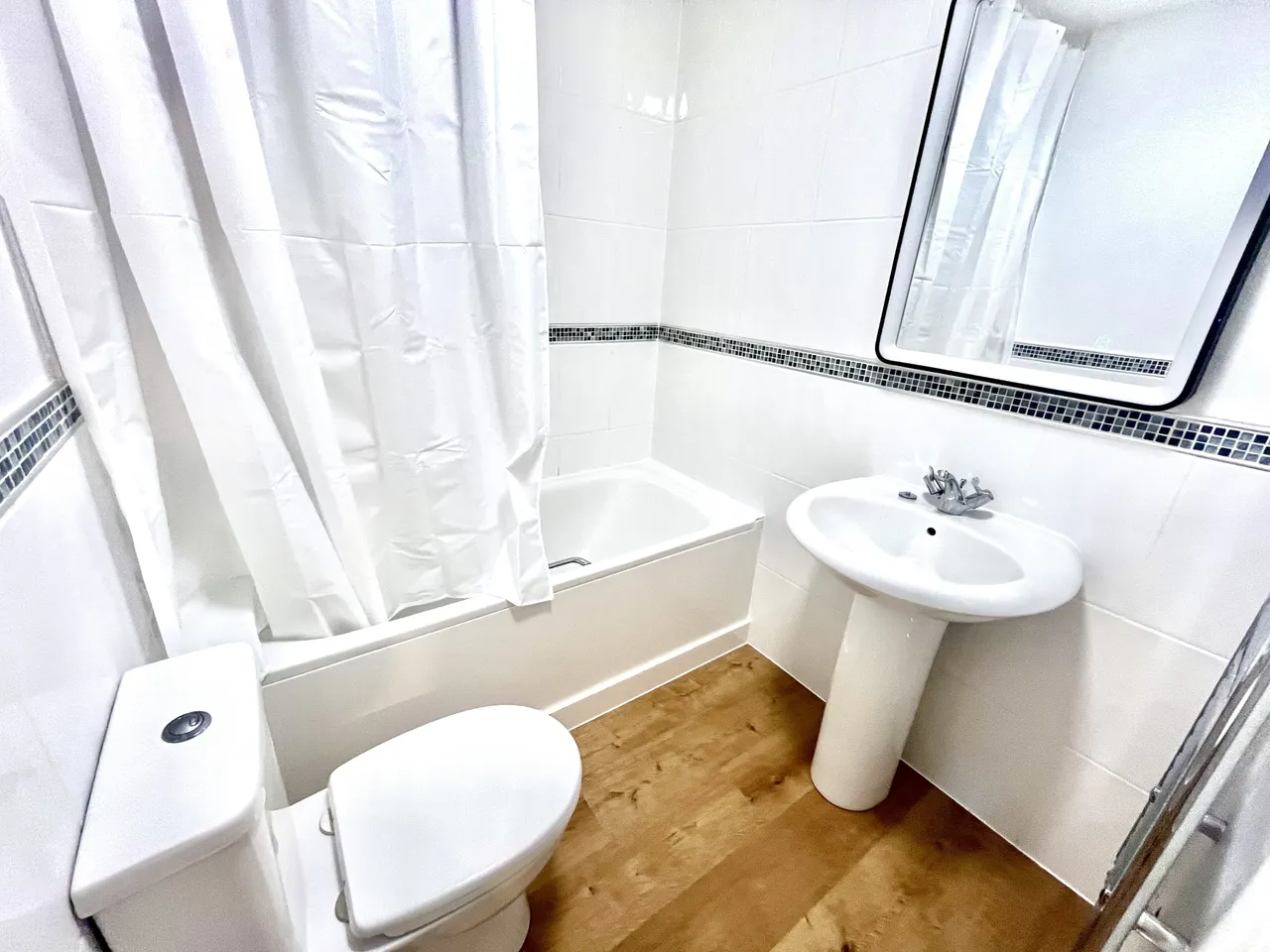 Spacious Two Bedroom Maisonette, DT4, photo 3