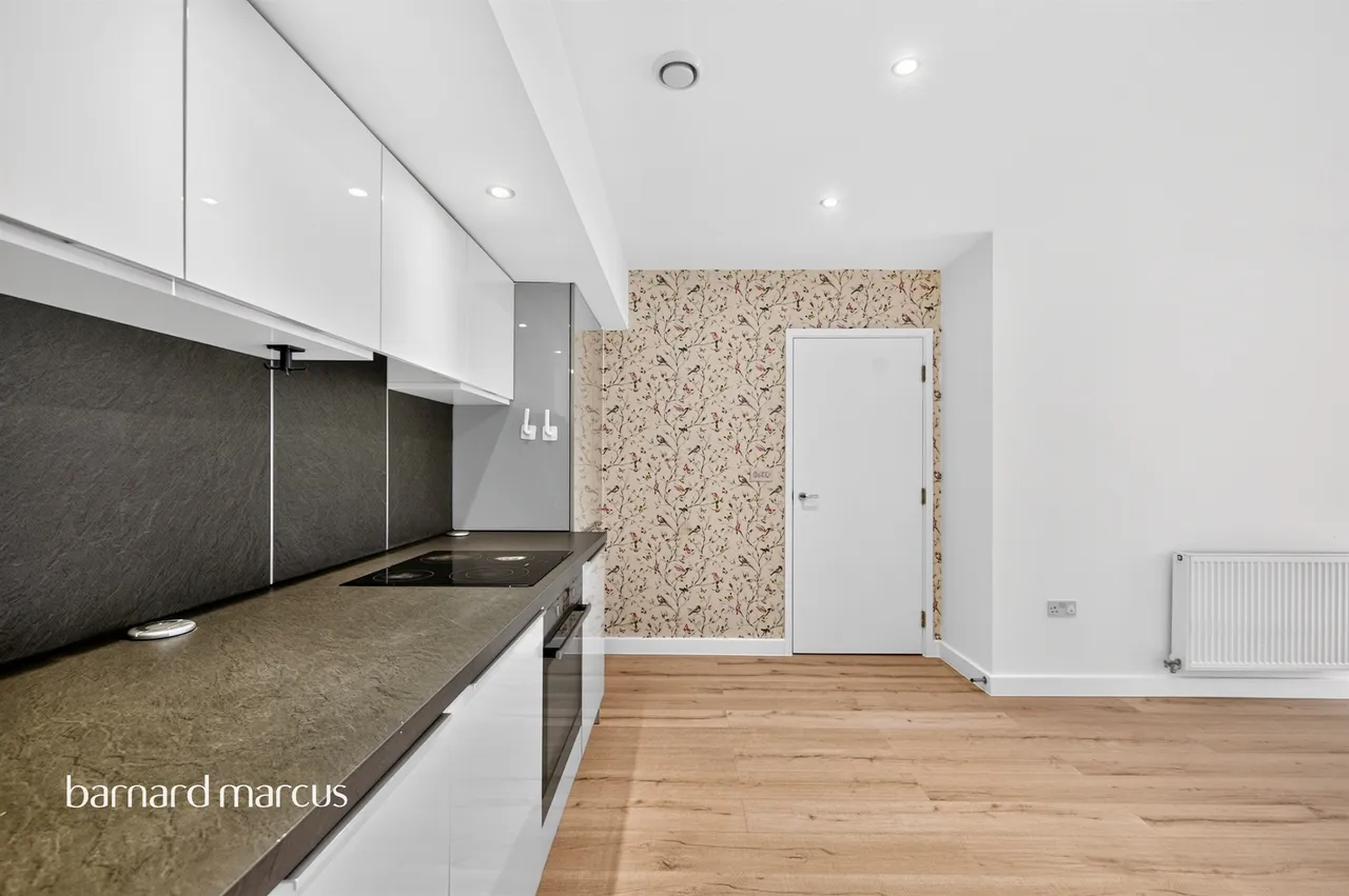 Lakeside Drive, London, NW10, photo 4