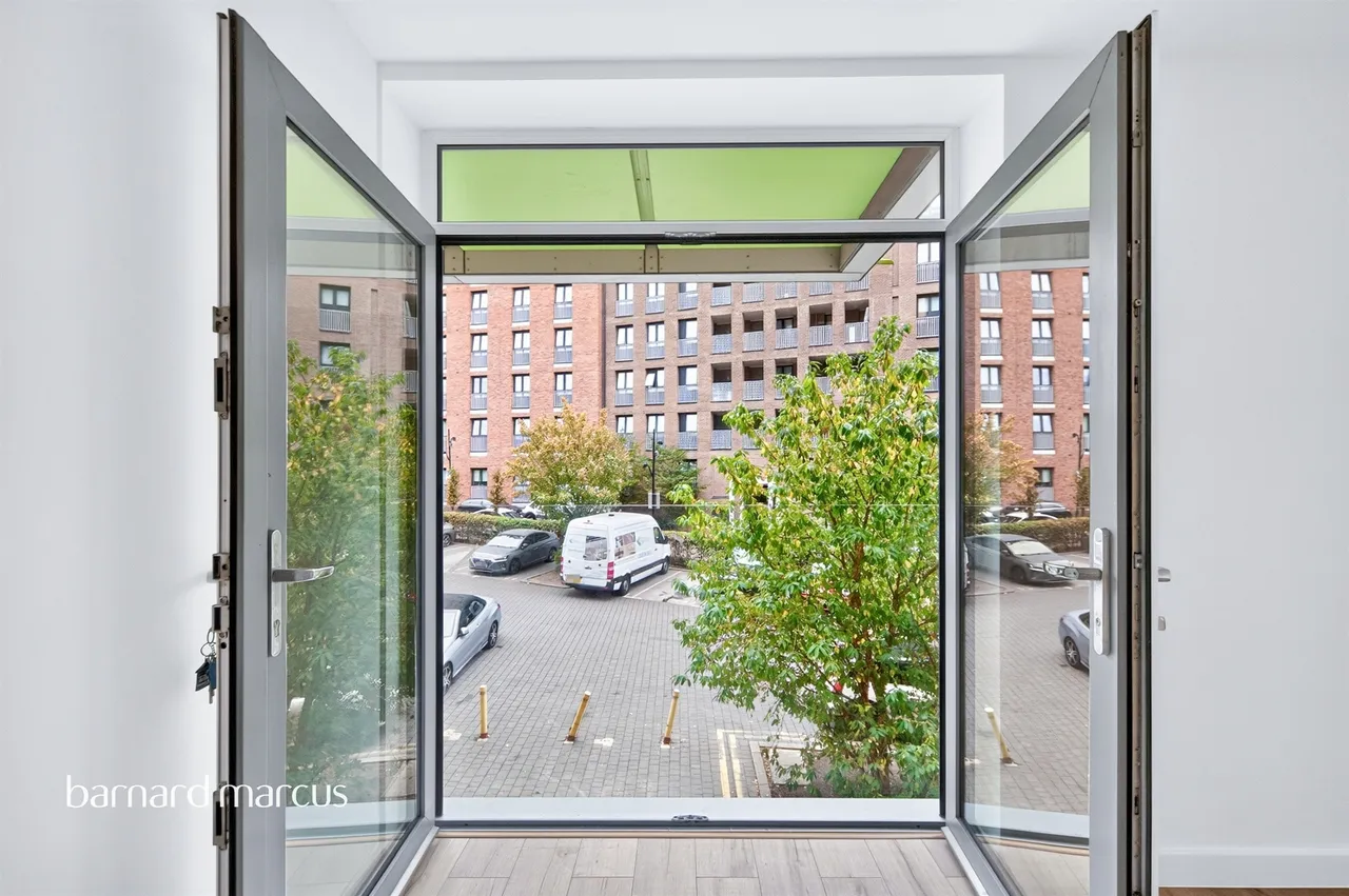 Lakeside Drive, London, NW10, photo 5