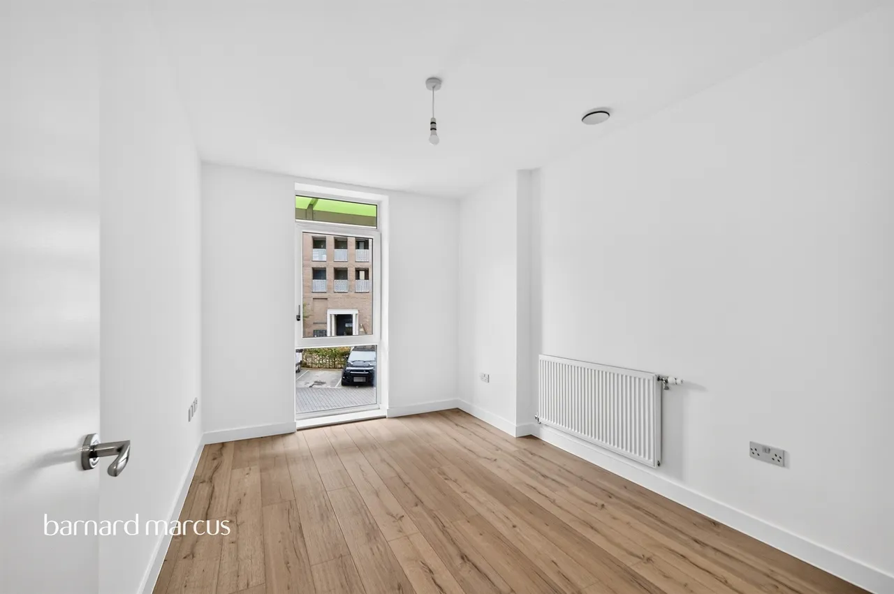 Lakeside Drive, London, NW10, photo 9