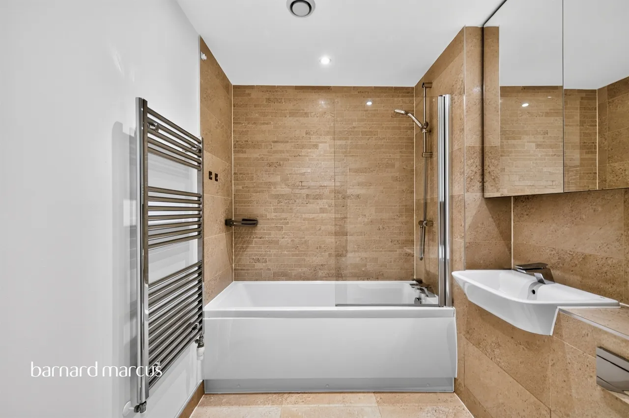 Lakeside Drive, London, NW10, photo 17
