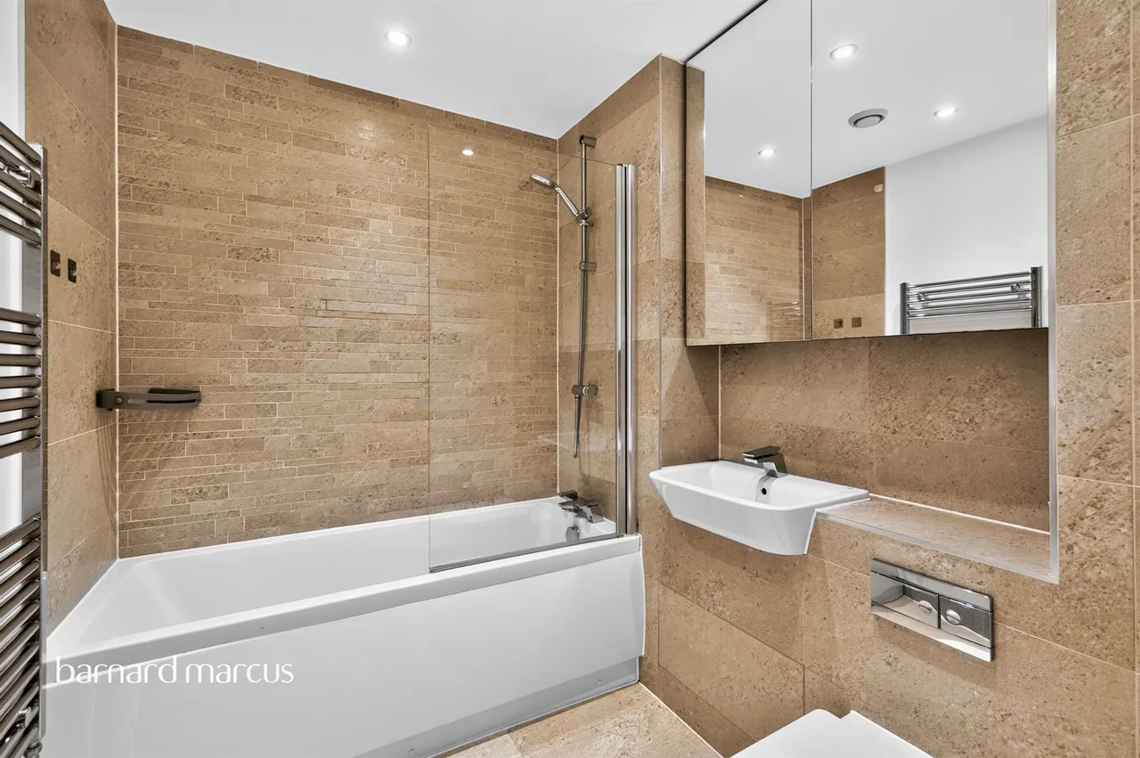 Lakeside Drive, London, NW10, photo 18