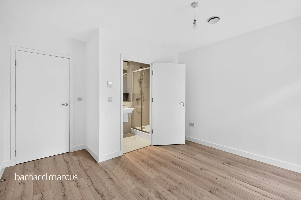 Lakeside Drive, London, NW10, photo 14