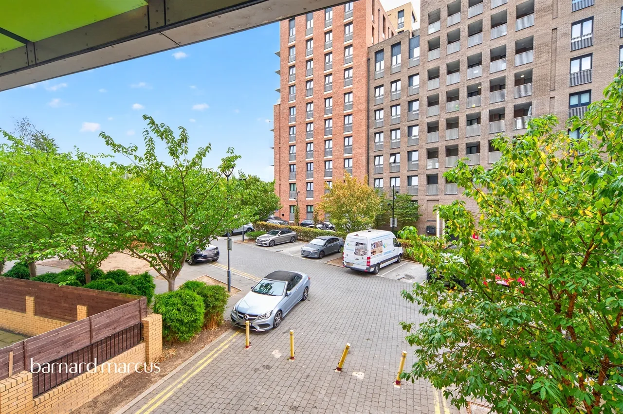 Lakeside Drive, London, NW10, photo 8