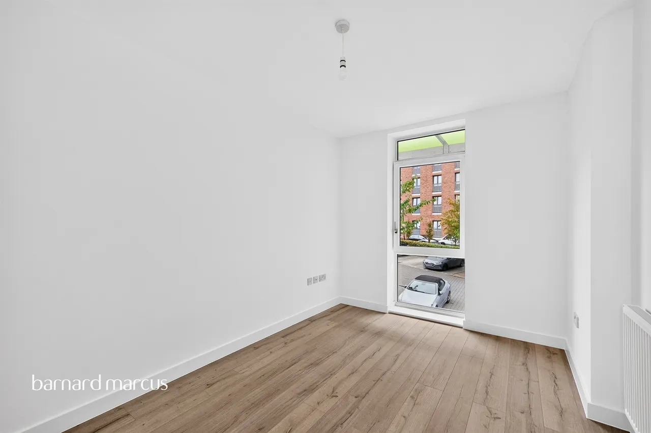 Lakeside Drive, London, NW10, photo 12