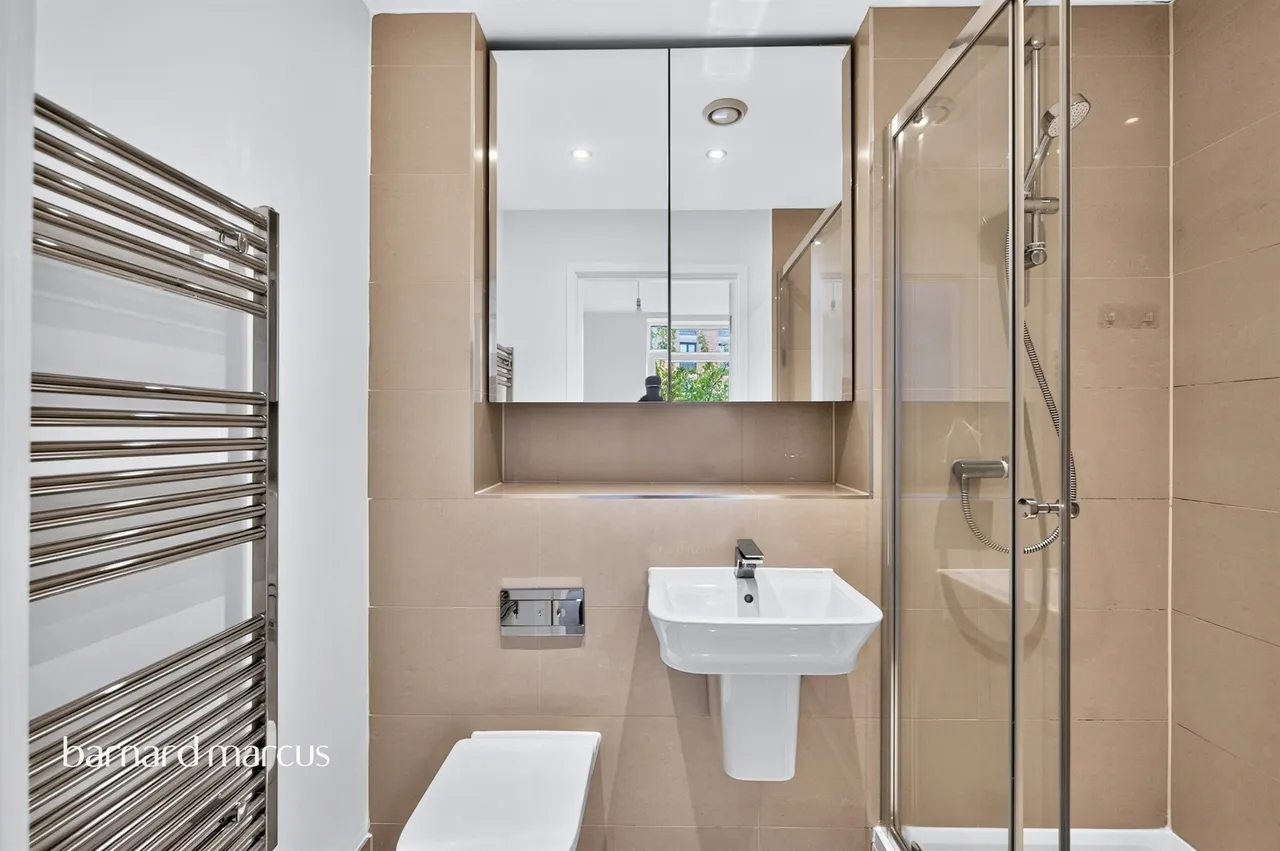 Lakeside Drive, London, NW10, photo 13